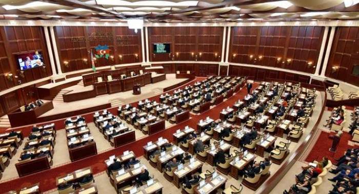 В парламенте Азербайджана сегодня обсудят 28 вопросов
