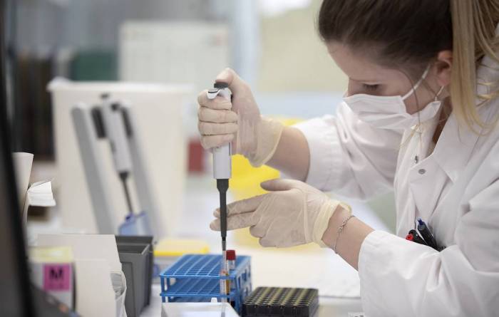 Франция будет проводить 700 тыс. тестов на коронавирус еженедельно