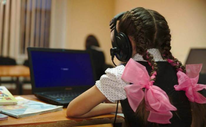 В Казахстане школьники перешли на дистанционное обучение 
