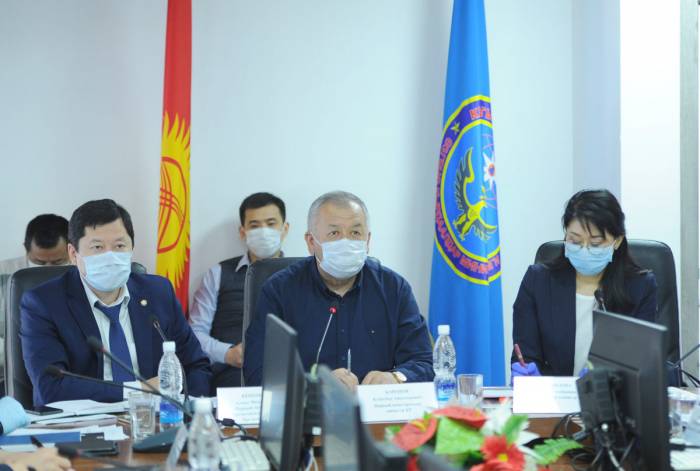 Оперативный штаб призвал кыргызстанцев придерживаться социальной изоляции и не покидать свои дома
