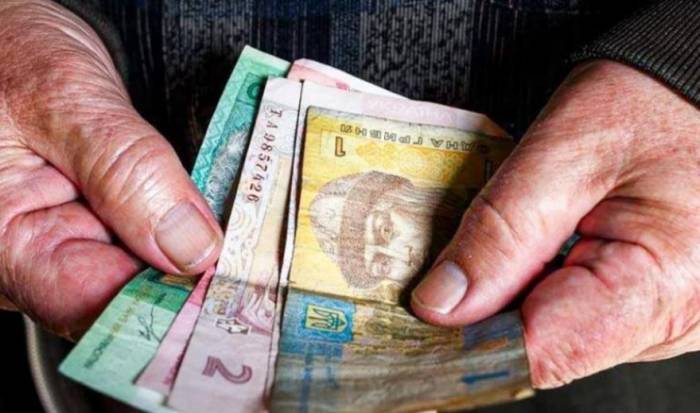 Почти 10 тысяч гривен: названы новые расчеты пенсий
