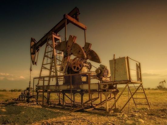 Экономисты назвали причину отрицательных цен на нефть
