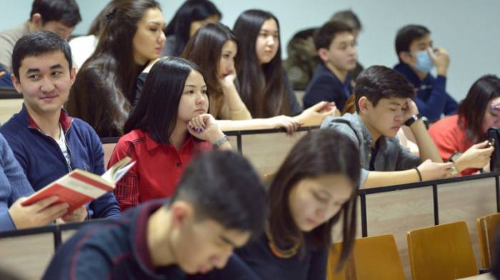 Выпускные экзамены в школах отменили в Казахстане
