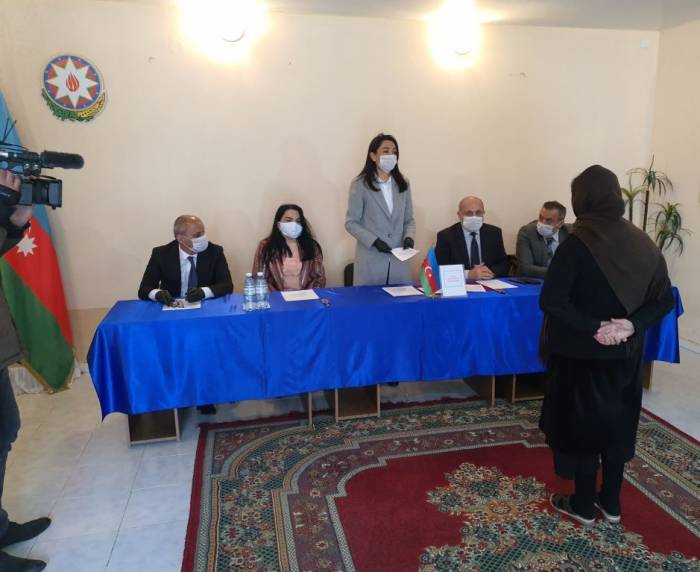 Омбудсмен Азербайджана приняла участие в исполнении распоряжения о помиловании - ФОТО
