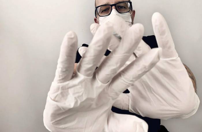 Учёные: одноразовые перчатки во время пандемии приносят больше вреда, чем пользы 
