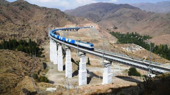 Узбекистан запустил скоростной грузовой поезд в Афганистан
