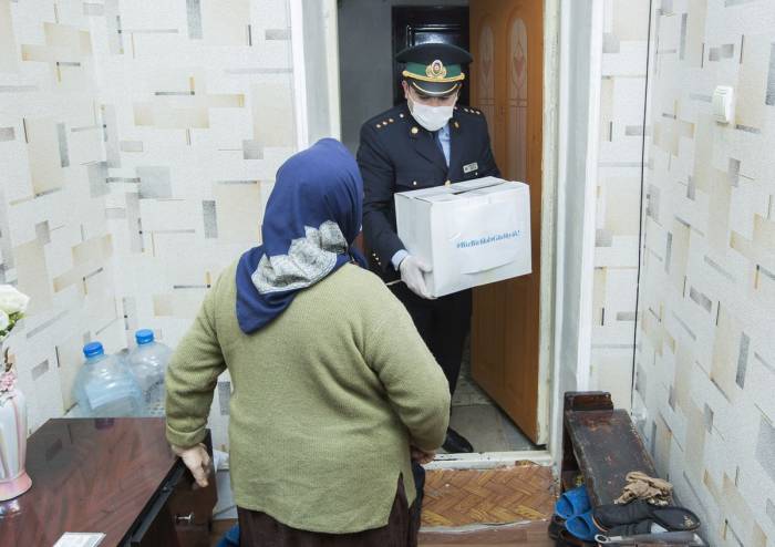 Таможенники оказали помощь еще 100 малообеспеченным семьям в Азербайджане - ФОТО