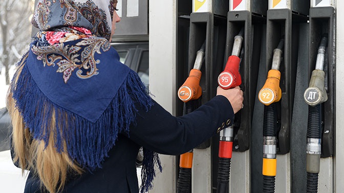 В России снизились цены на бензин
