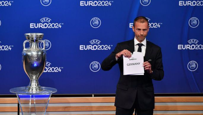Премьер-министр Словении обвинил главу УЕФА в распространении коронавируса