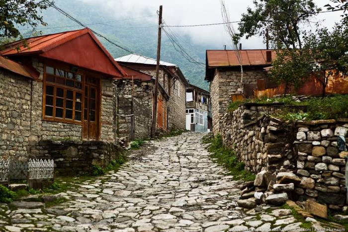 В Азербайджане туристические гиды получат финансовую помощь от государства
