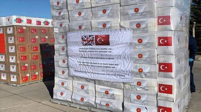 Турция направила в Великобританию вторую партию помощи
