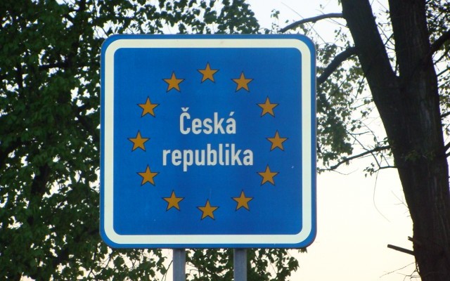 Чехия первой из стран ЕС открыла границы для выезда за рубеж
