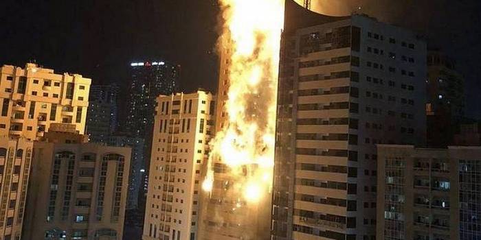 В ОАЭ потушили горящий небоскреб: сгорели все 48 этажей
