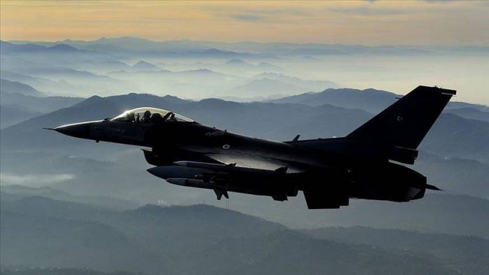 Турецкая авиация уничтожила 2 террористов на севере Ирака
