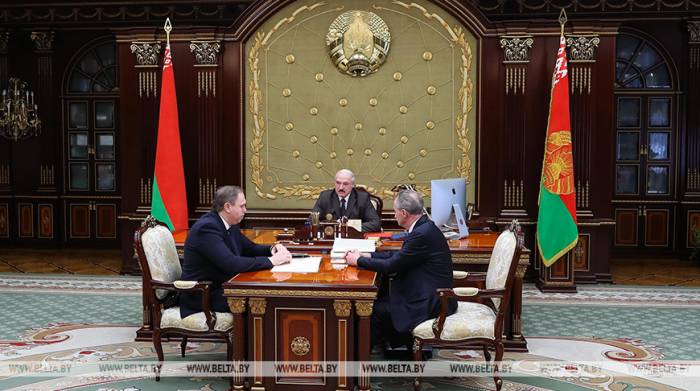 Лукашенко обсудил с Караником и Косинцем лицензирование медицинской деятельности
