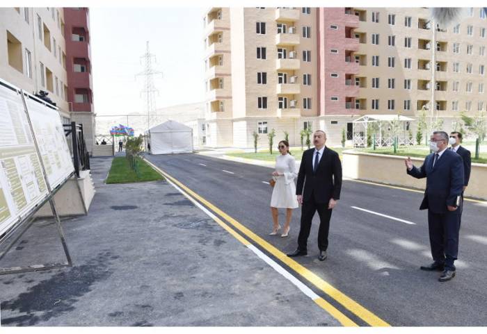 Ильхам Алиев и Мехрибан Алиева на открытии жилого комплекса «Гобу Парк-3»