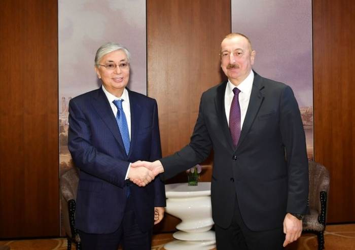Президент Ильхам Алиев поздравил Касым-Жомарта Токаева
