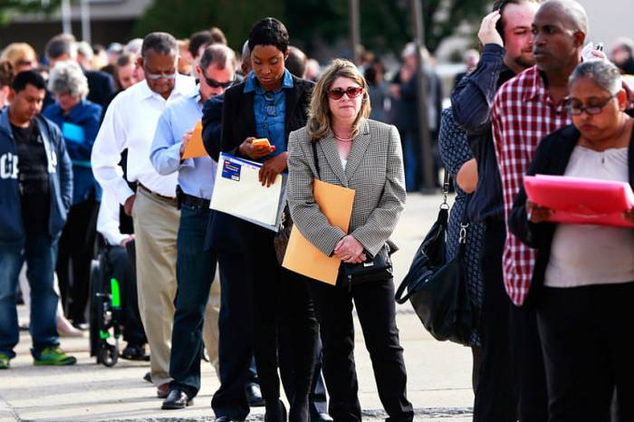 Почти 3 млн американцев в течение недели обратились за пособием по безработице
