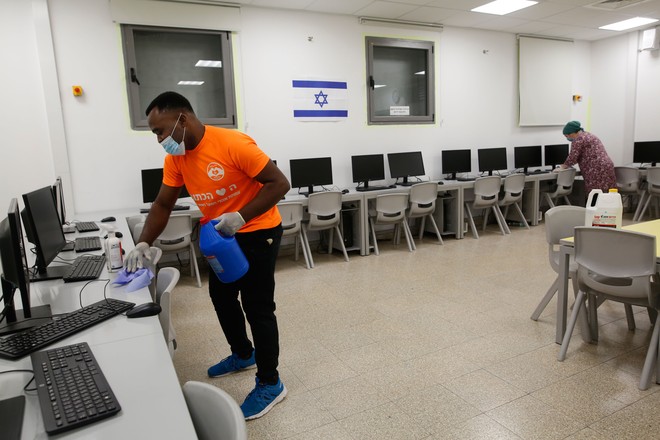 Школы в Израиле возобновила работу
