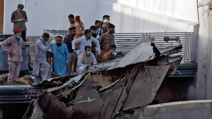 Число погибших в результате крушения самолёта в Пакистане возросло до 97

