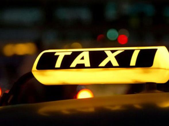 В Азербайджане такси могут работать лишь при наличии знака отличия и прозрачных перегородок
