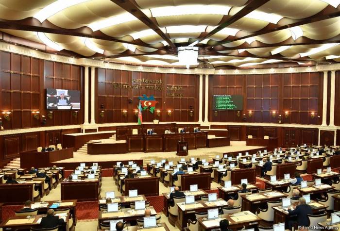 На пленарное заседание парламента Азербайджана рекомендован ряд законов

