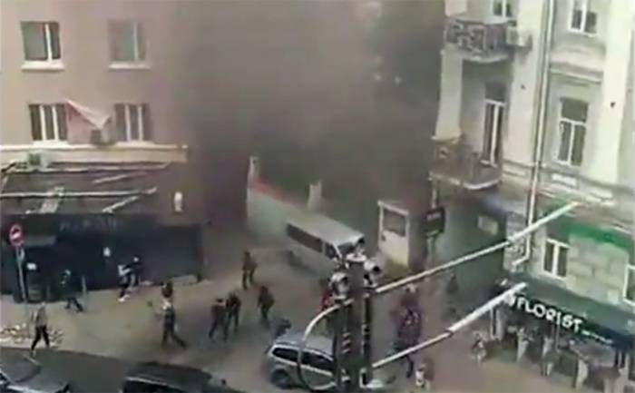 СМИ сообщают о взрыве около офиса Медведчука в Киеве