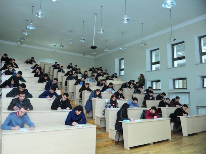 Экзамены для приема на госслужбу в Азербайджане начнутся в августе

