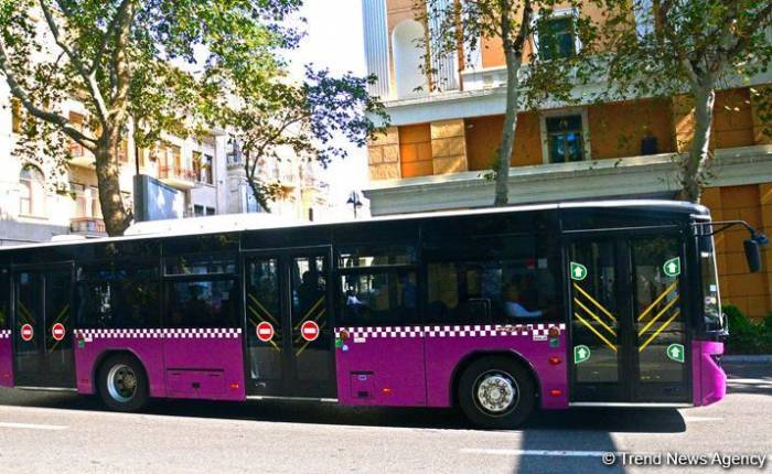 В Баку временно изменены схемы движения трех автобусов
