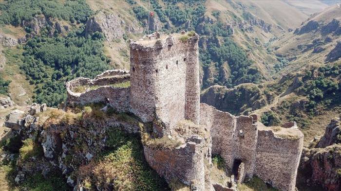 На востоке Турции реставрируют одну из исторических крепостей
