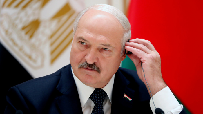 Лукашенко заявил, что переболевших COVID-19 не будут «тащить» на парад
