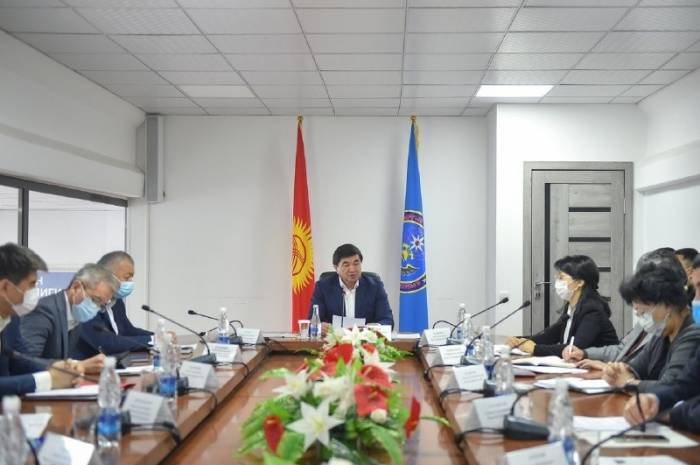 В Кыргызстане отменяется режим ЧП и комендантский час

