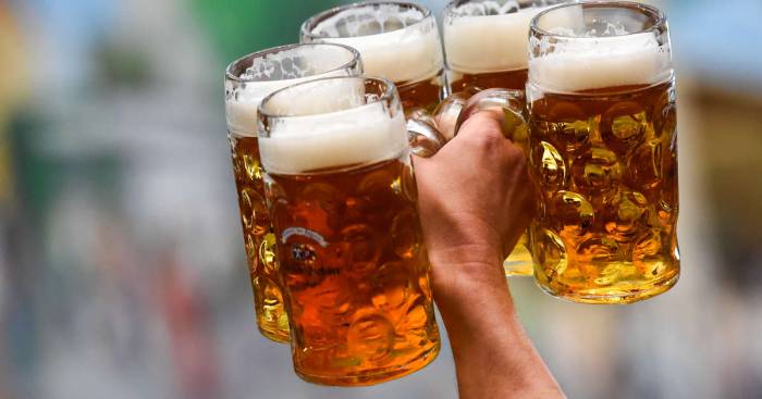 Немецкая пивоварня решила раздавать бесплатное пиво из-за пандемии COVID-19