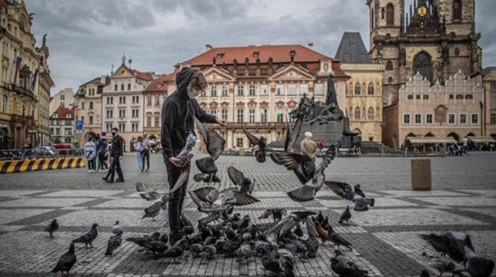 В Чехии отменили требование о ношении медицинских масок в общественных местах
