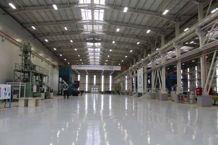 На заводе Сумгайытского технопарка началось производство дезинфекционных тоннелей
