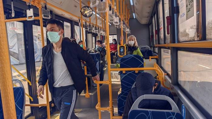 В Казахстане запретили ездить в автобусах без масок 