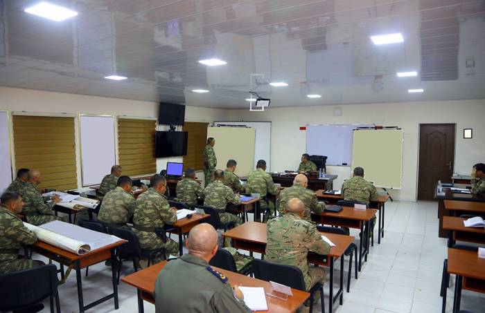 Министр обороны заслушал доклады на учениях и войска заняли исходные позиции - ФОТО-ВИДЕО