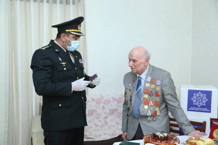 Фонд Гейдара Алиева поздравил ветеранов Великой Отечественной войны на дому 

