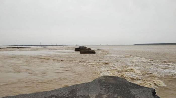 В Узбекистане из-за прорыва дамбы затопило два поселка