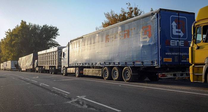 Госкомитет Азербайджана прокомментировал плотность транспорта на границе с Россией
