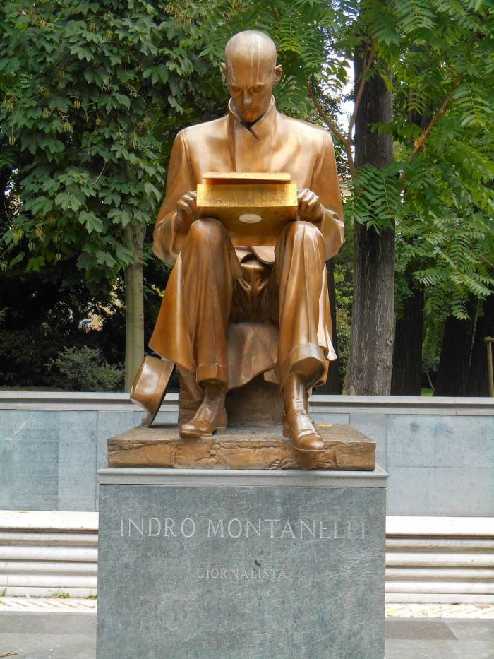В Италии осквернили памятник журналисту Индро Монтанелли