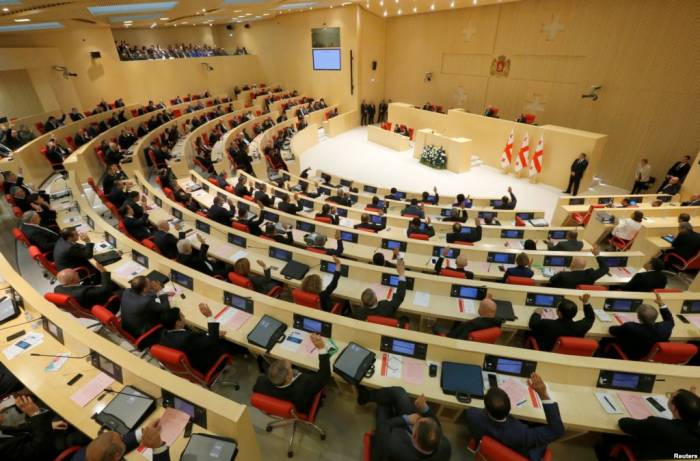 Парламент Грузии принял пакет конституционных поправок по избирательной системе