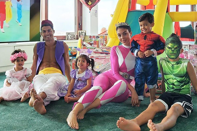 Криштиану Роналду устроил тематическую вечеринку на день рождения детей 