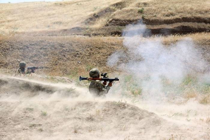 Азербайджанская армия проводит соревнование на звание «Лучшая мотострелковая рота»
