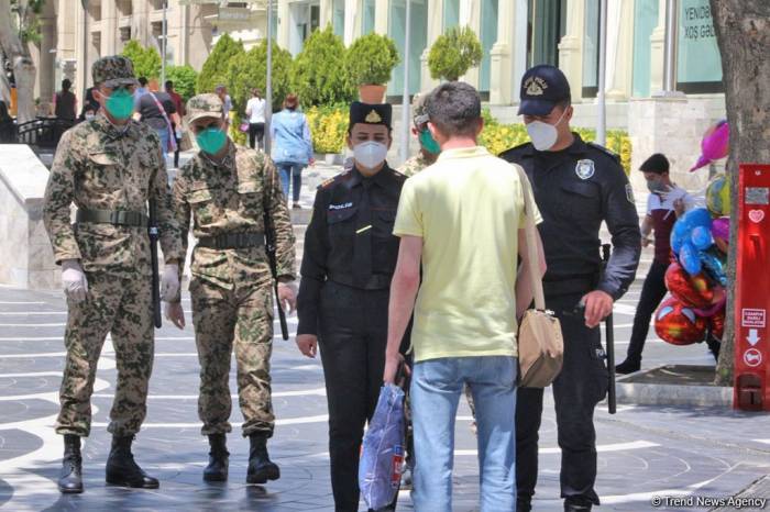 Парламент Азербайджана утвердил штрафы за неношение медицинских масок
