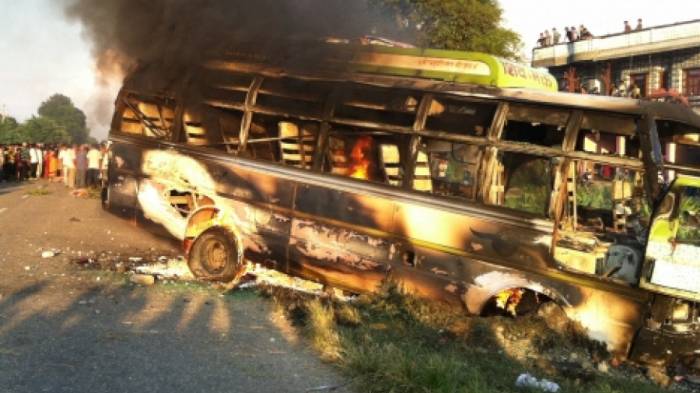 Террористы подорвали автобус с военными в Сирии