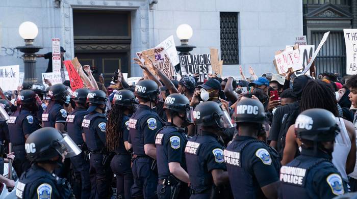 Трамп похвалил правоохранителей за работу во время протестов в Вашингтоне

