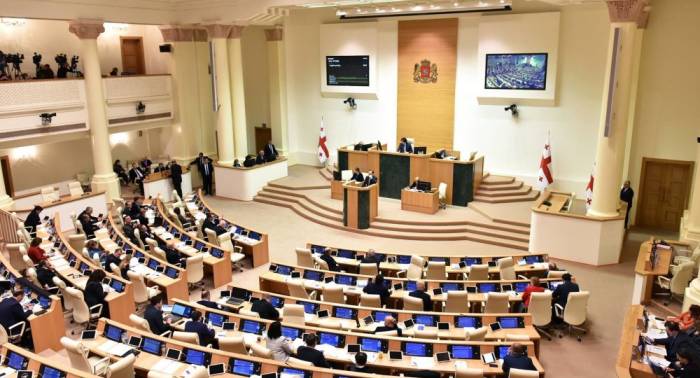 Парламент принял поправки в Конституцию Грузии в первом чтении