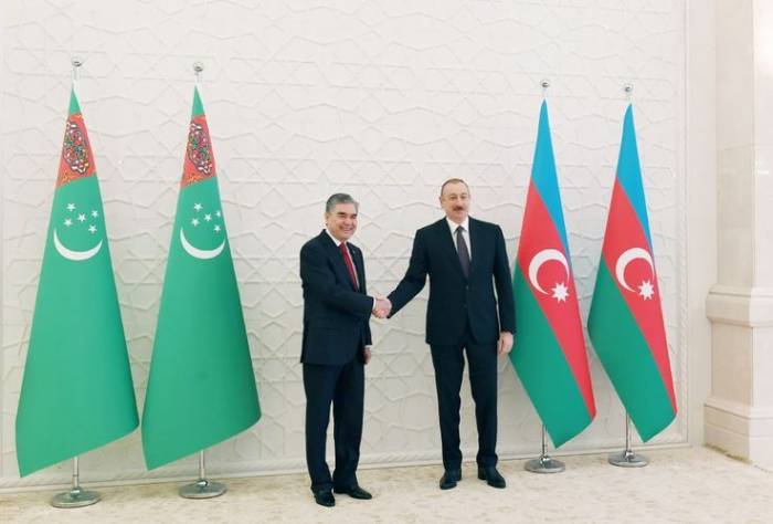 Президент Азербайджана позвонил президенту Туркменистана