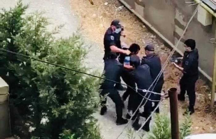В Баку нарушитель карантинного режима оказал сопротивление полиции 
